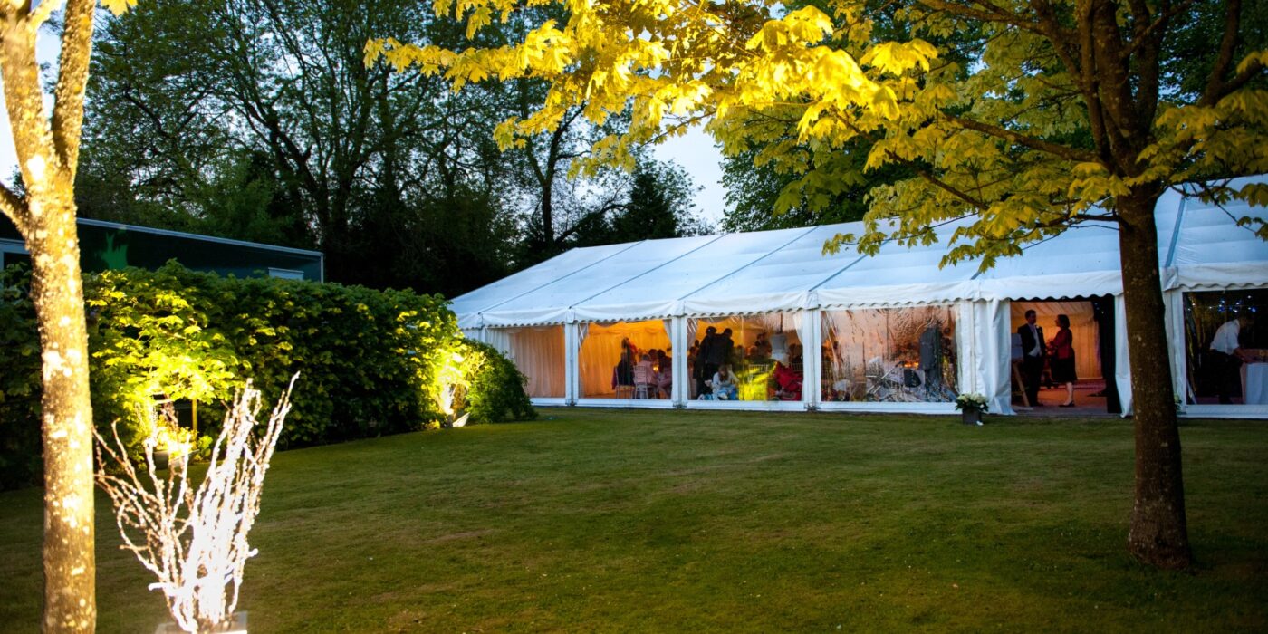 Frame Marquee, Clear windows