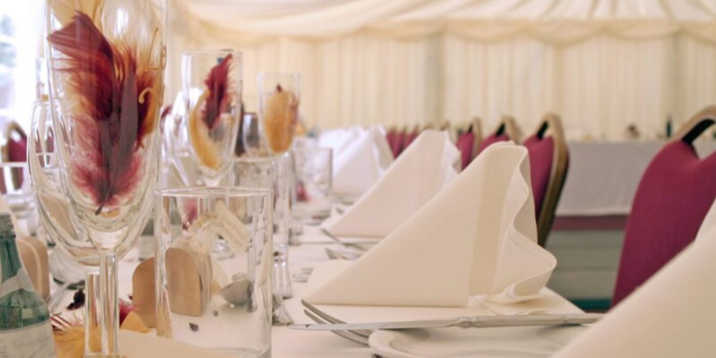 place-setting-at-wedding-marquee